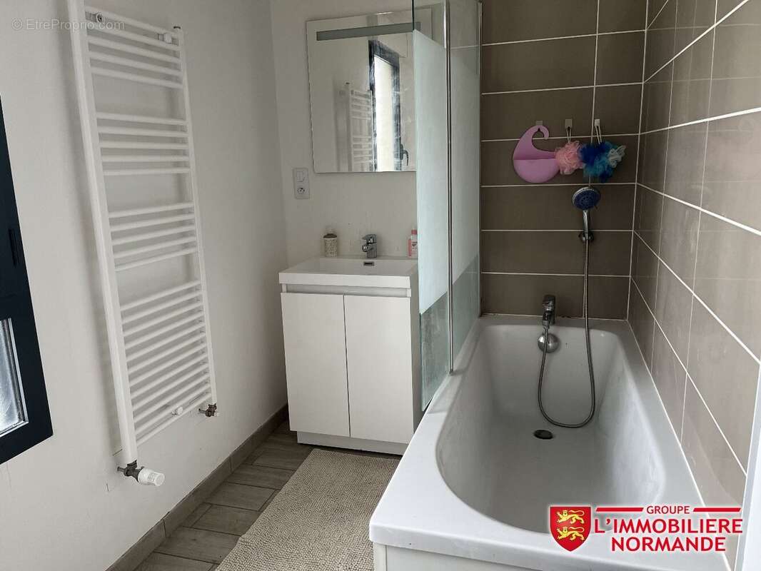 Maison à VAL-DE-REUIL