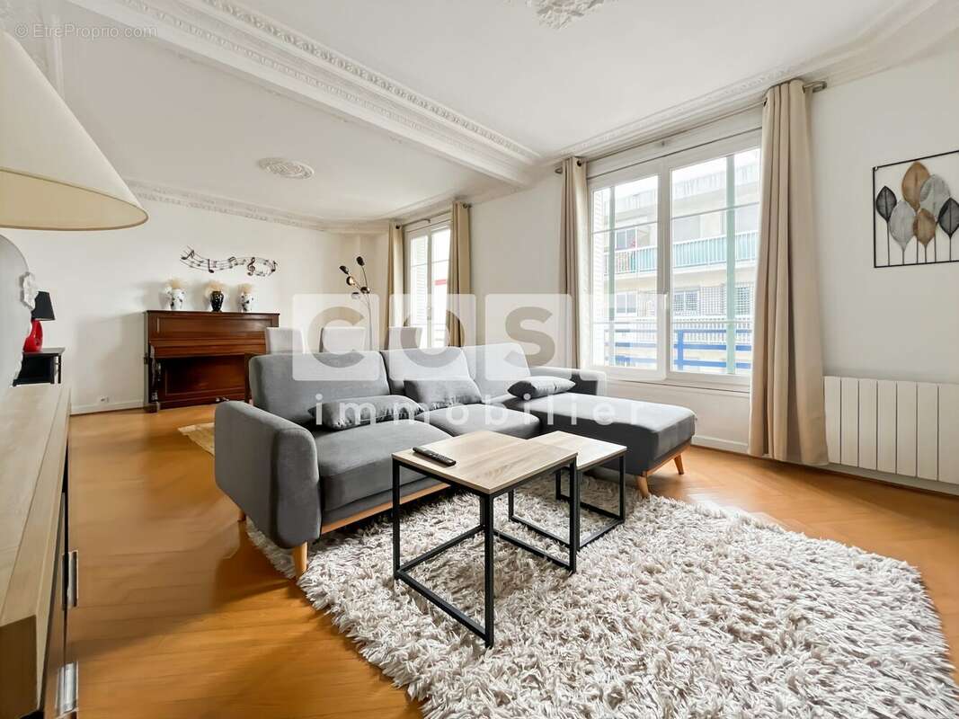 Appartement à COURBEVOIE
