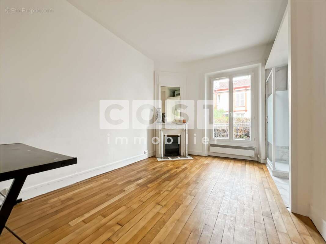 Appartement à COURBEVOIE