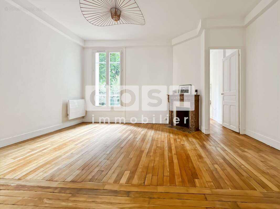 Appartement à COURBEVOIE