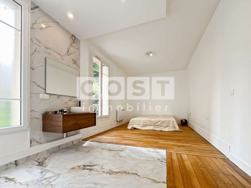 Appartement à COURBEVOIE