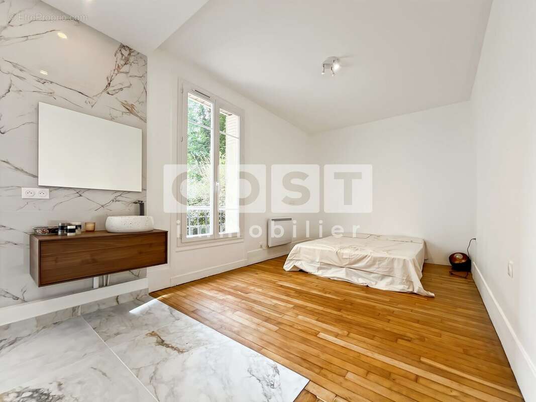 Appartement à COURBEVOIE