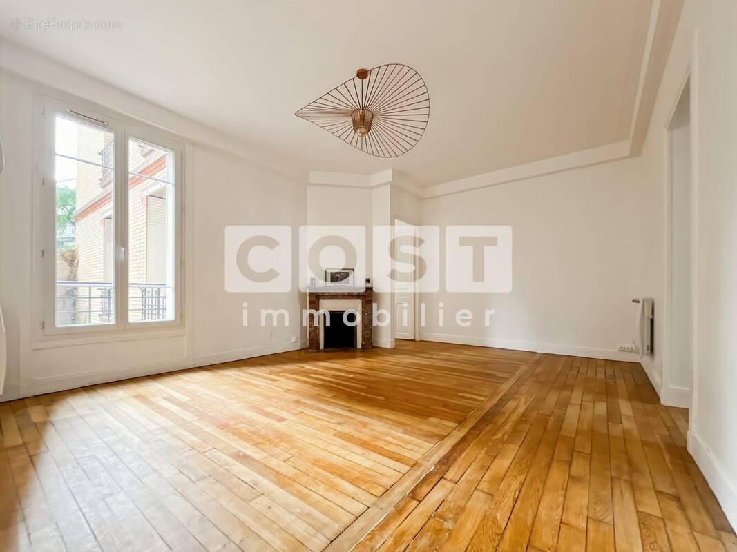 Appartement à COURBEVOIE
