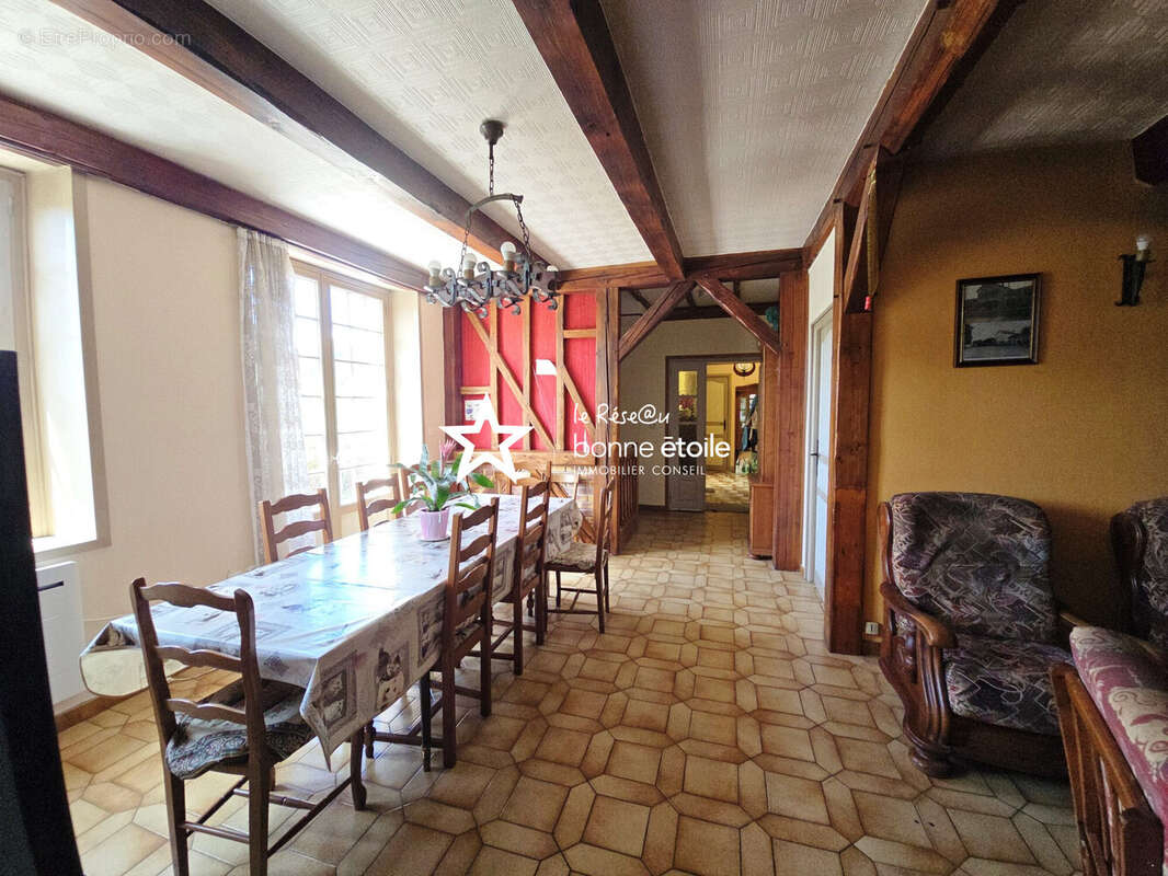 Maison à DOULEVANT-LE-CHATEAU