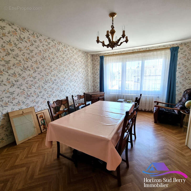 salle à manger - Maison à LA CHATRE