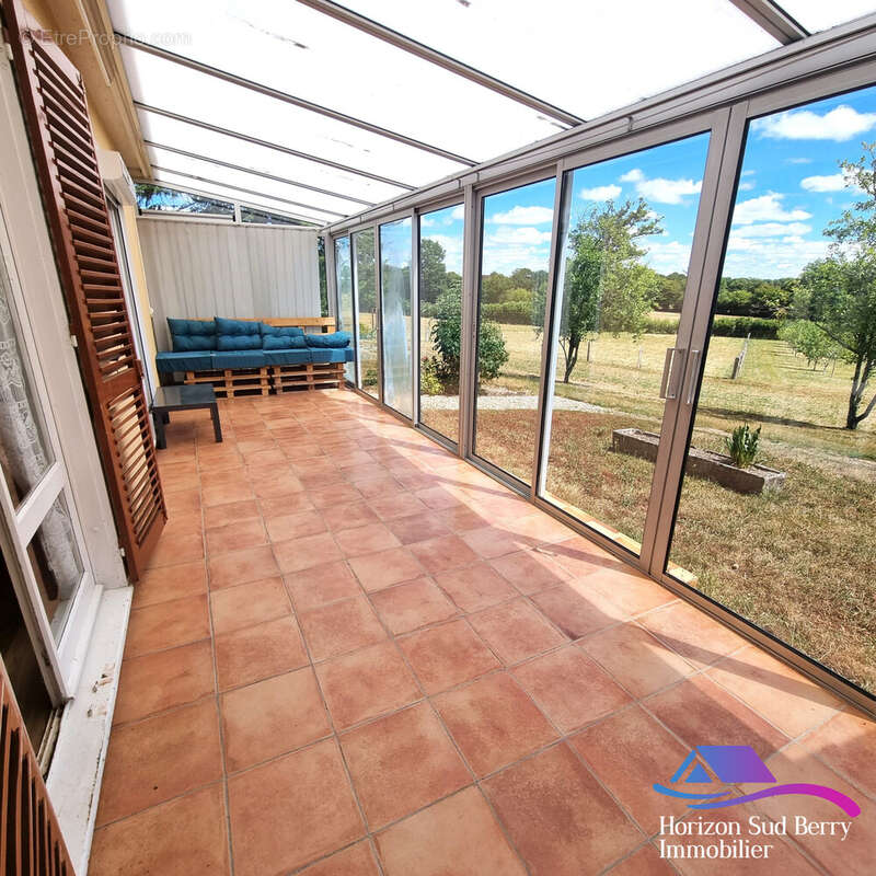 Véranda sur l&#039;arrière - Maison à MONTCHEVRIER