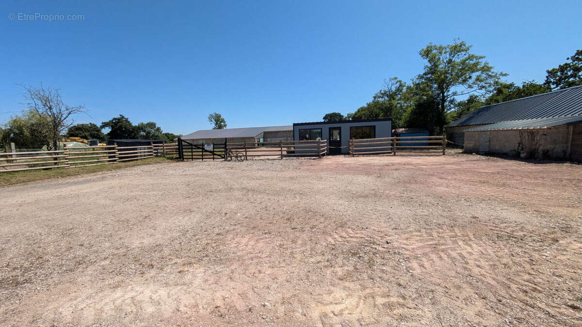 Terrain à RAUVILLE-LA-PLACE