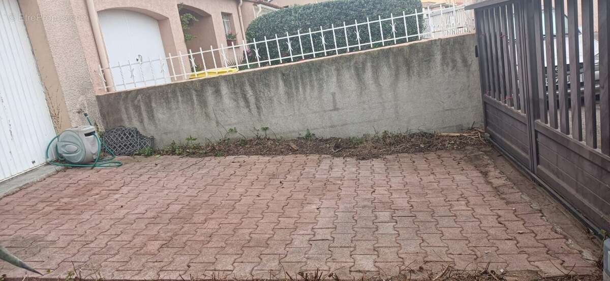 Entrée GARAGE - Maison à LE SOLER