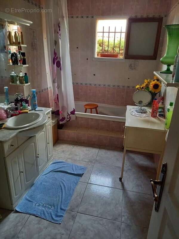 Salle de Bains - Maison à LE SOLER