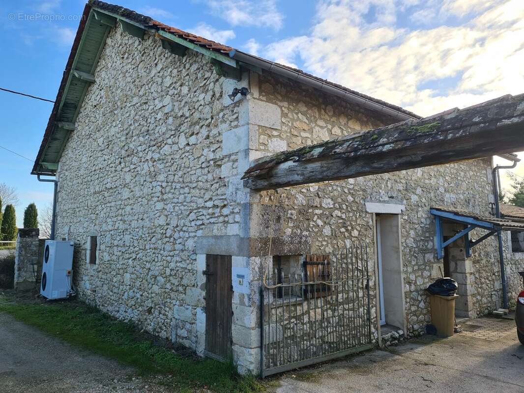 Maison à ROUFFIGNAC-DE-SIGOULES