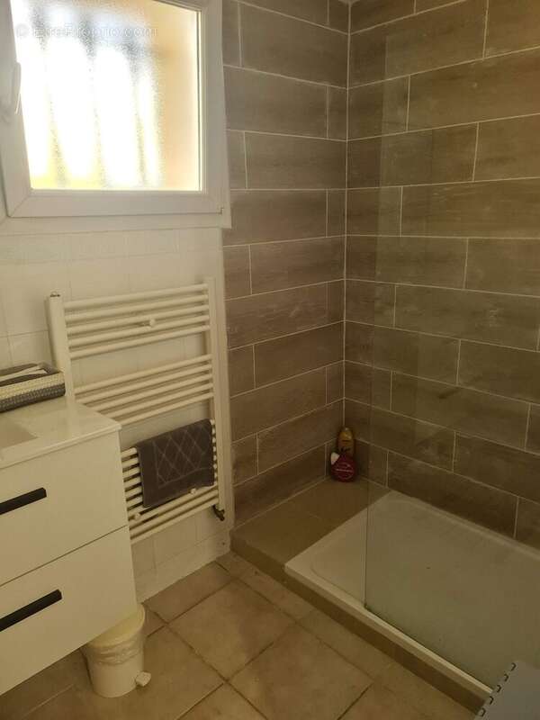 Salle d&#039;eau Rdc - Maison à BERGERAC