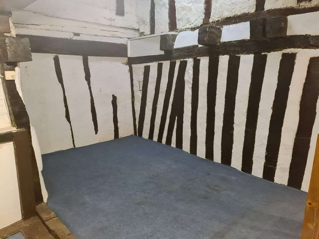 BUREAU - Maison à SAINT-COLOMB-DE-LAUZUN