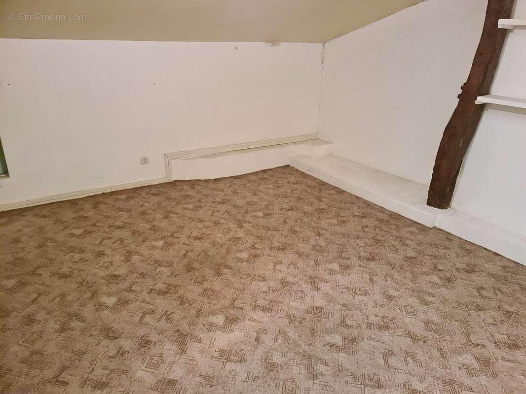 CHAMBRE  - Maison à SAINT-COLOMB-DE-LAUZUN