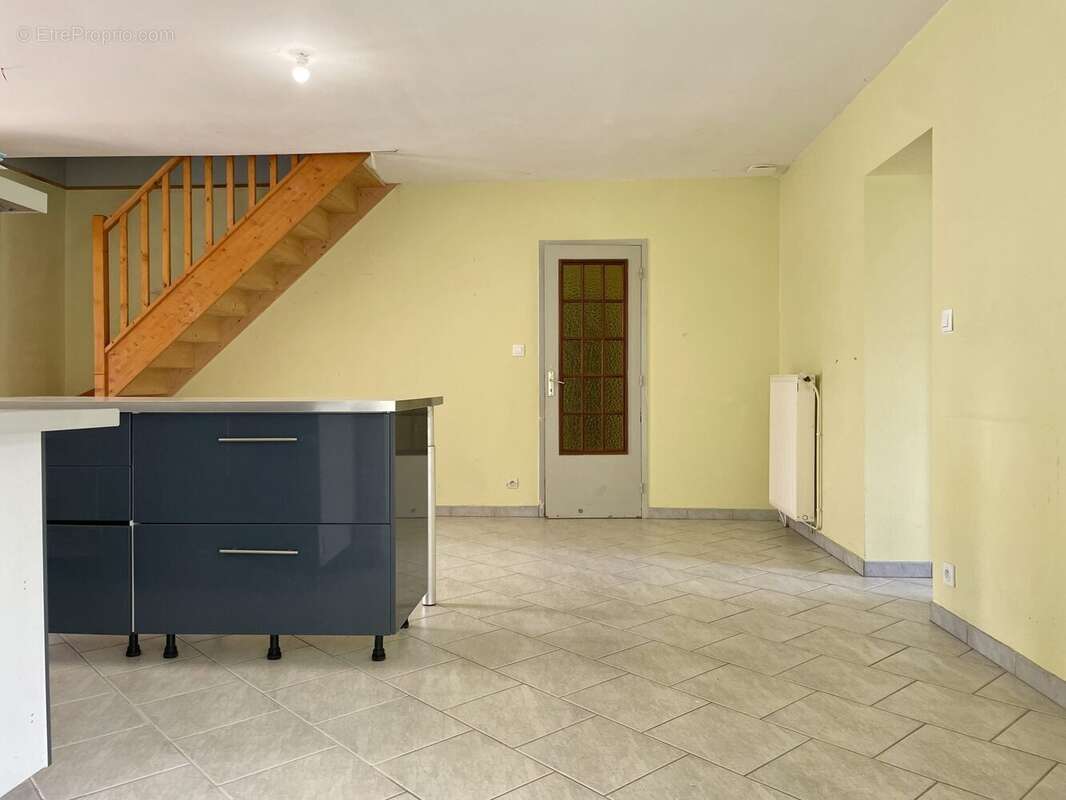 Accès cuisine  - Maison à COURCEMONT