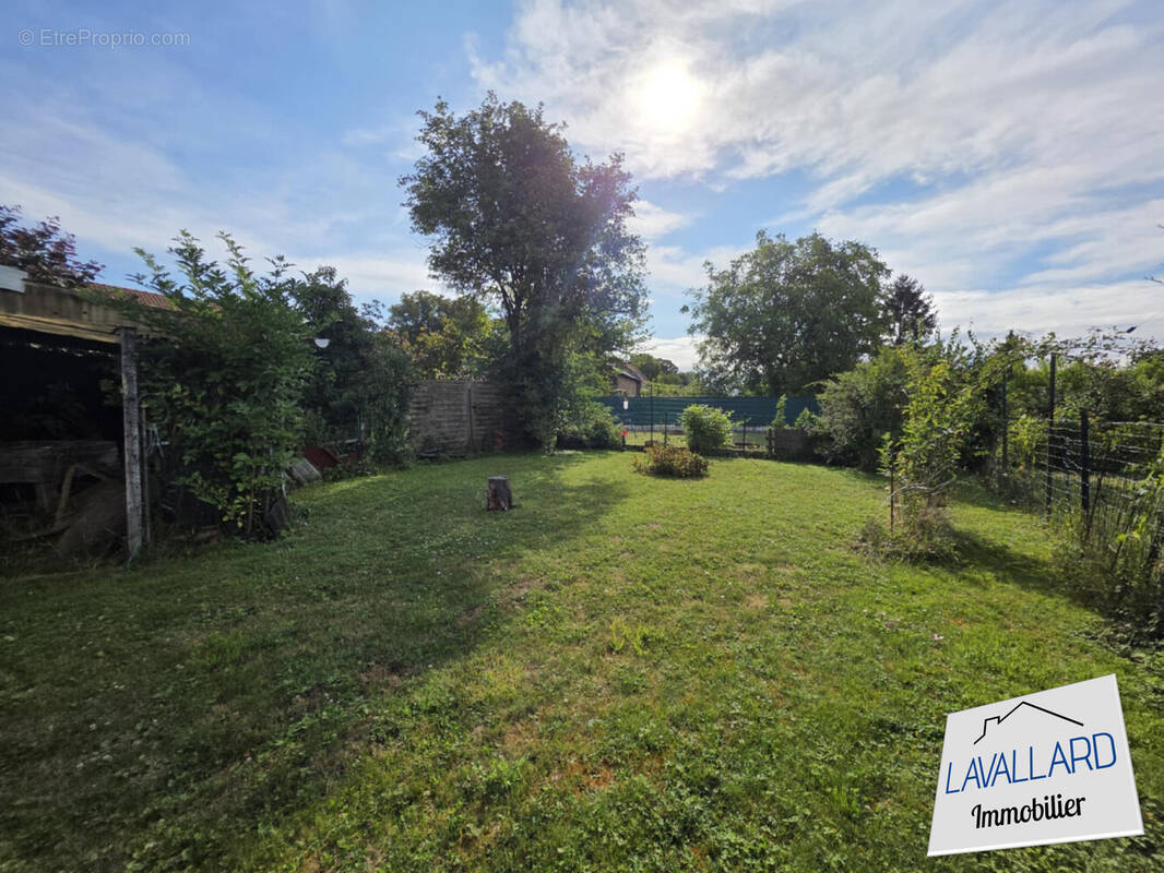 Maison à SAINS-EN-AMIENOIS