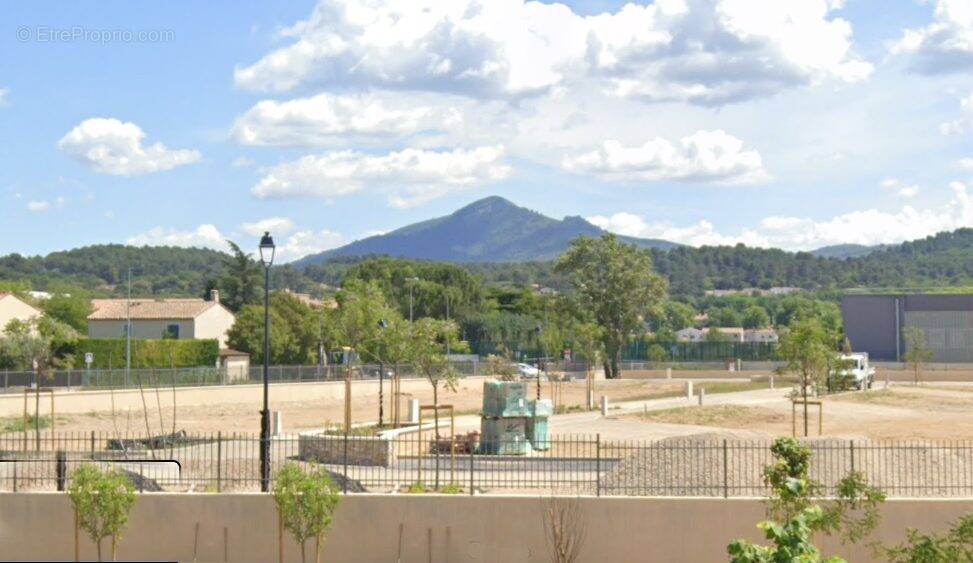 Terrain à PEYROLLES-EN-PROVENCE