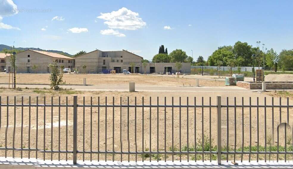 Terrain à PEYROLLES-EN-PROVENCE