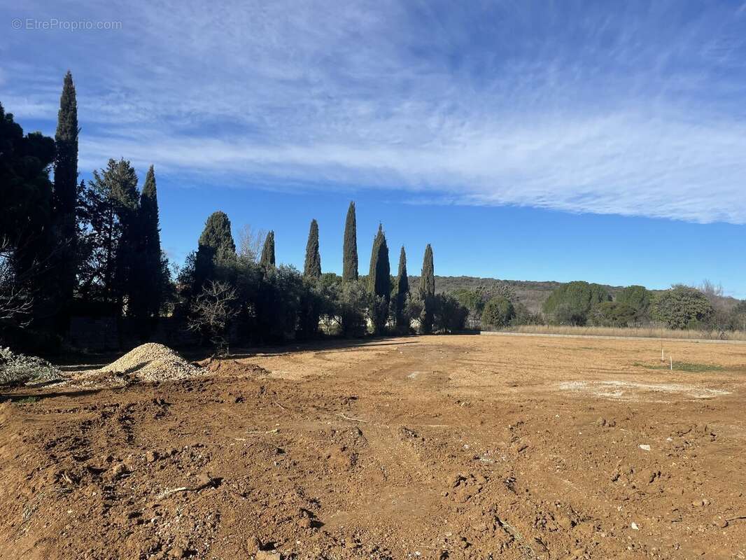 Terrain à LEZIGNAN-LA-CEBE