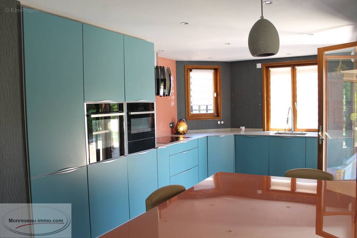 Maison à SAINT-CYR-SUR-MENTHON