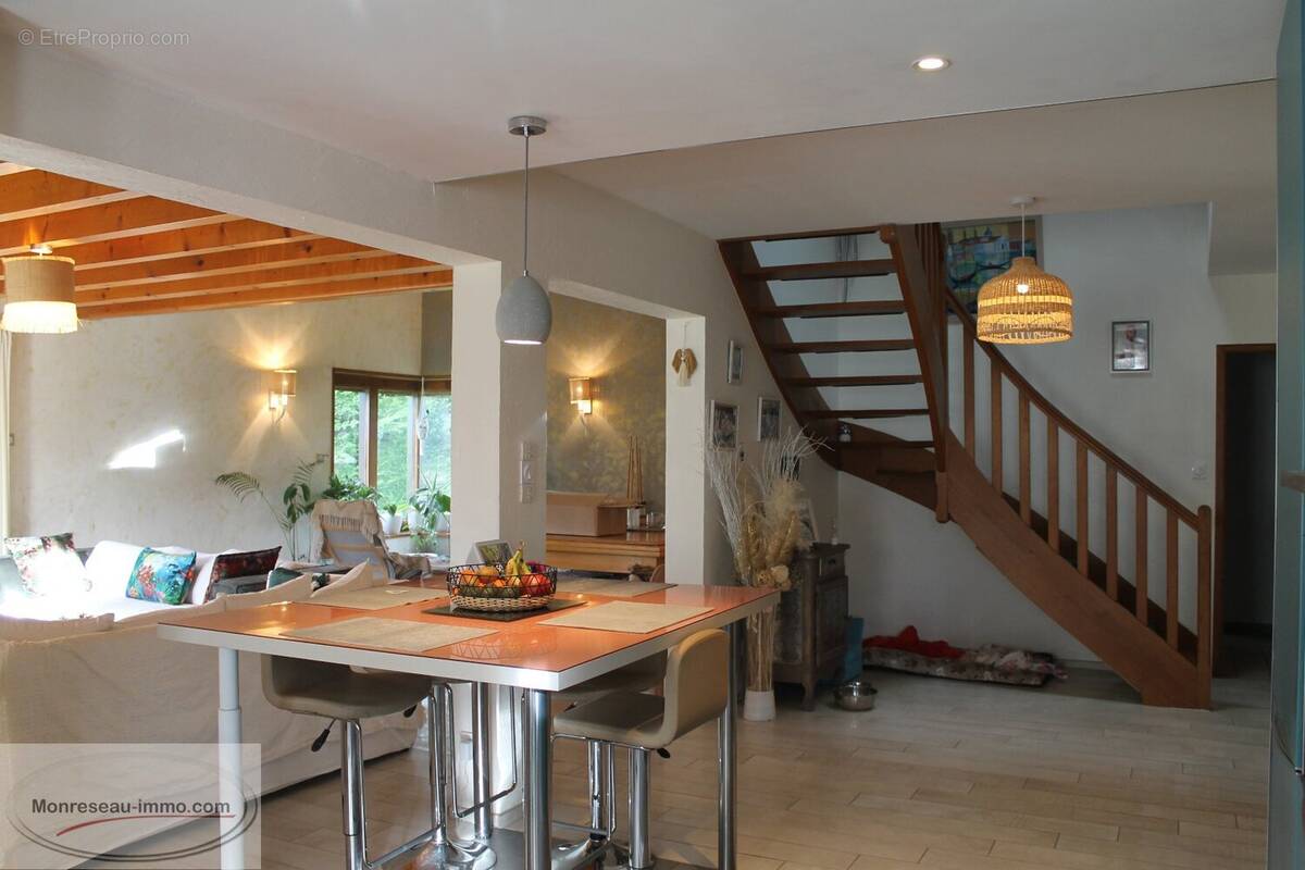 Maison à SAINT-CYR-SUR-MENTHON