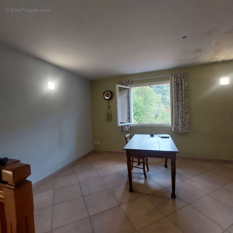 Maison à SAINT-JULIEN-BOUTIERES