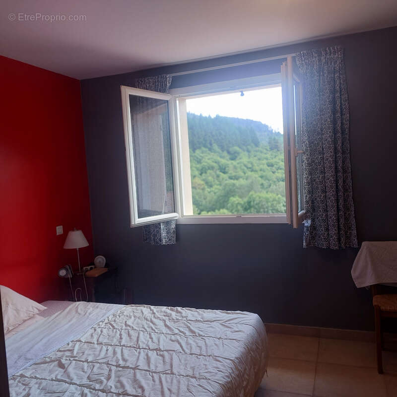 Maison à SAINT-JULIEN-BOUTIERES