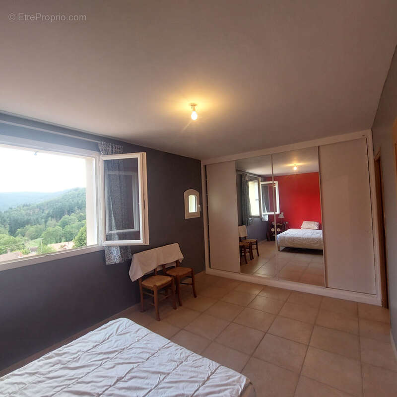 Maison à SAINT-JULIEN-BOUTIERES