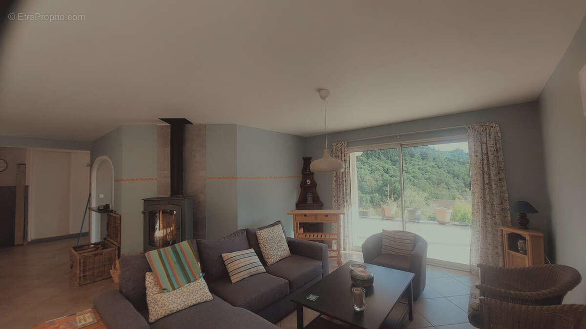 Maison à SAINT-JULIEN-BOUTIERES