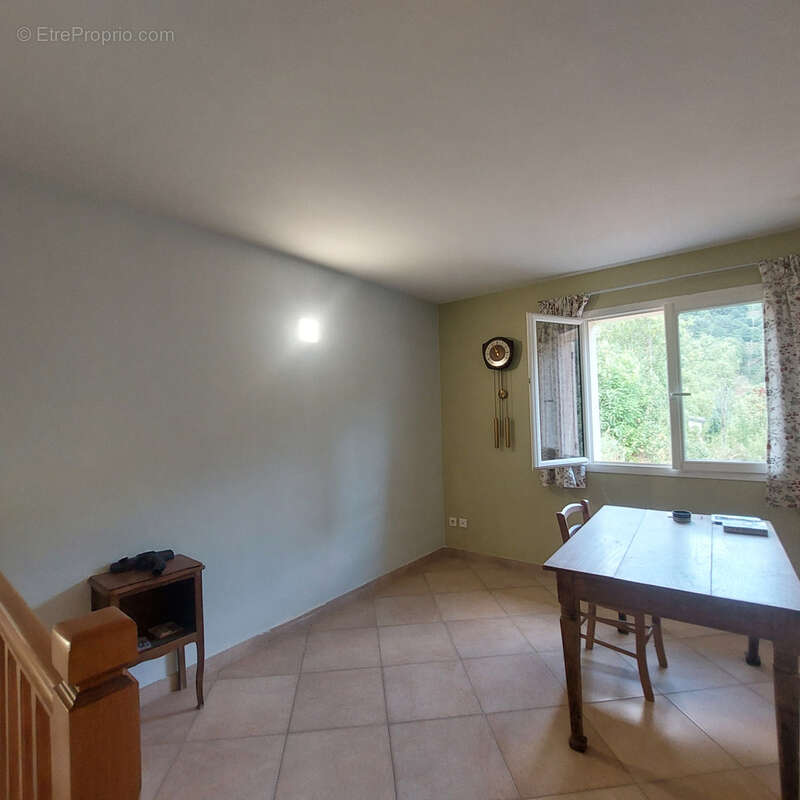 Maison à SAINT-JULIEN-BOUTIERES