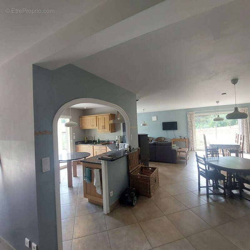 Maison à SAINT-JULIEN-BOUTIERES