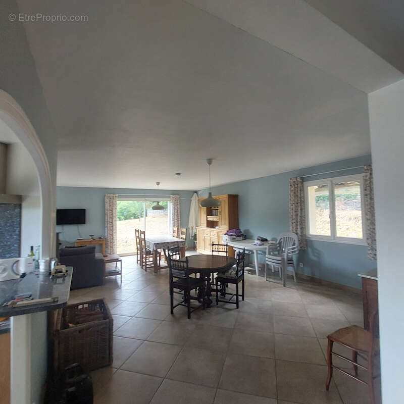 Maison à SAINT-JULIEN-BOUTIERES