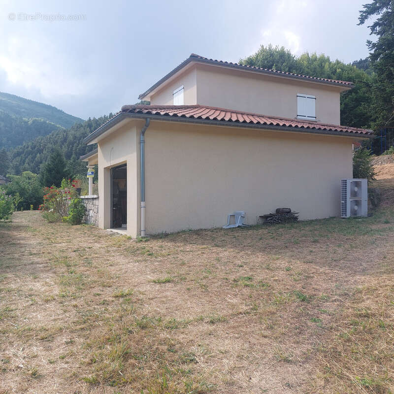 Maison à SAINT-JULIEN-BOUTIERES