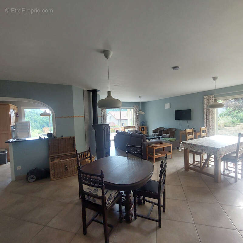 Maison à SAINT-JULIEN-BOUTIERES