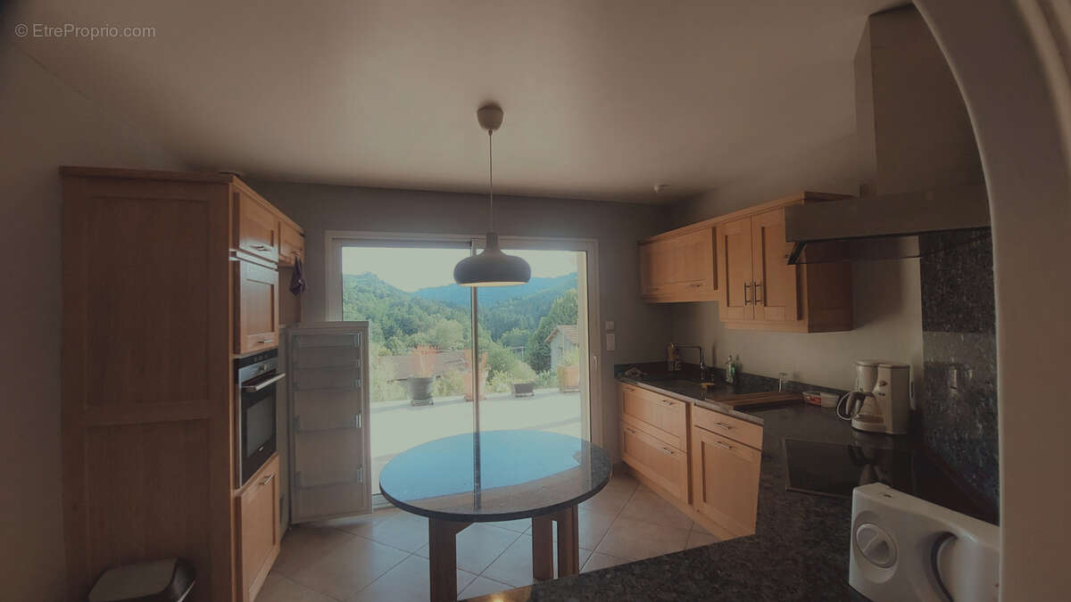 Maison à SAINT-JULIEN-BOUTIERES