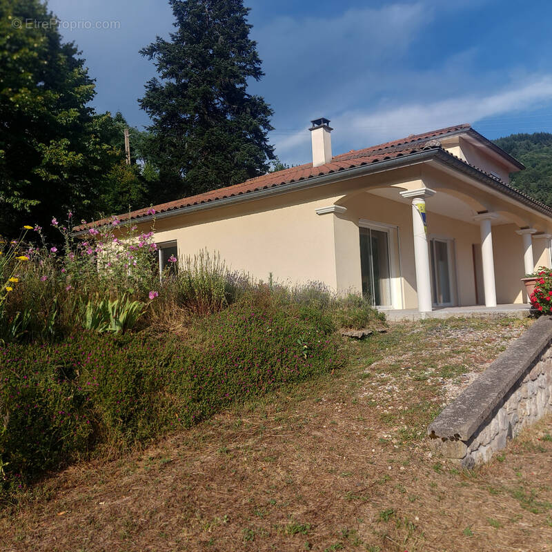Maison à SAINT-JULIEN-BOUTIERES
