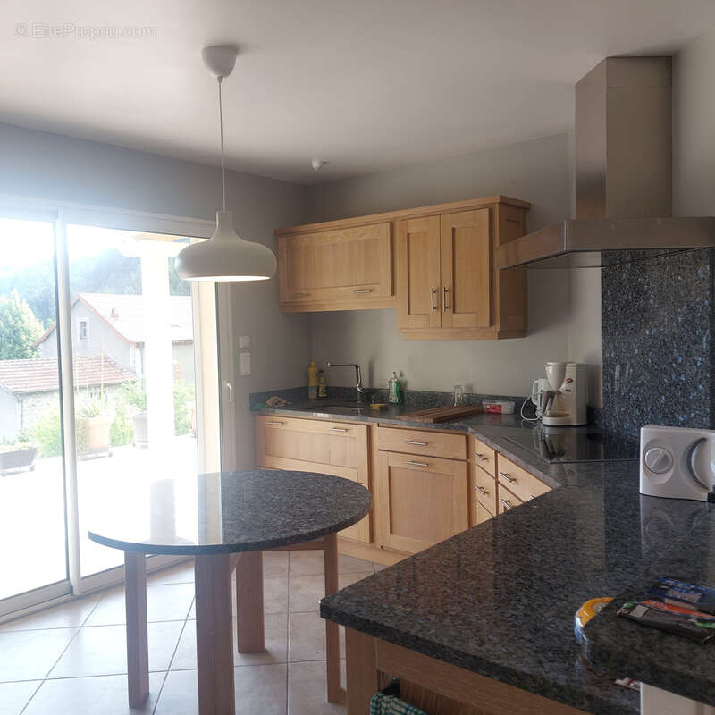 Maison à SAINT-JULIEN-BOUTIERES