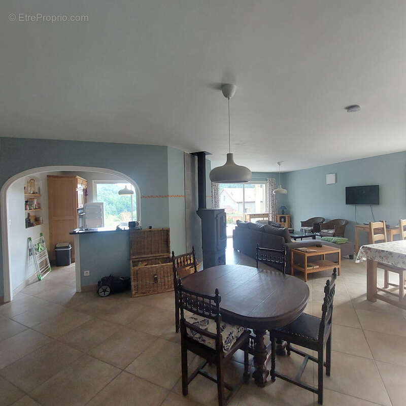 Maison à SAINT-JULIEN-BOUTIERES