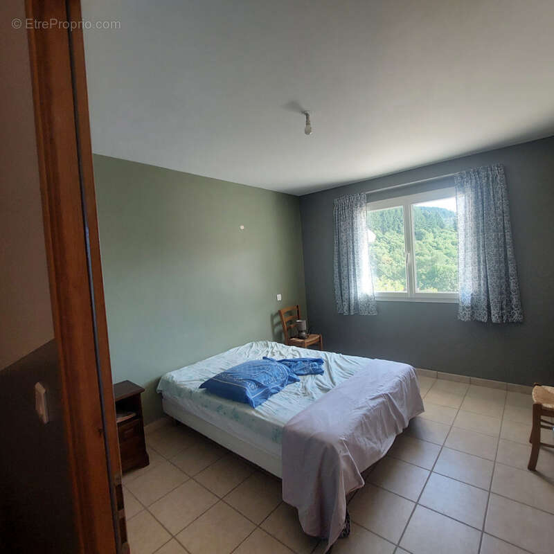 Maison à SAINT-JULIEN-BOUTIERES