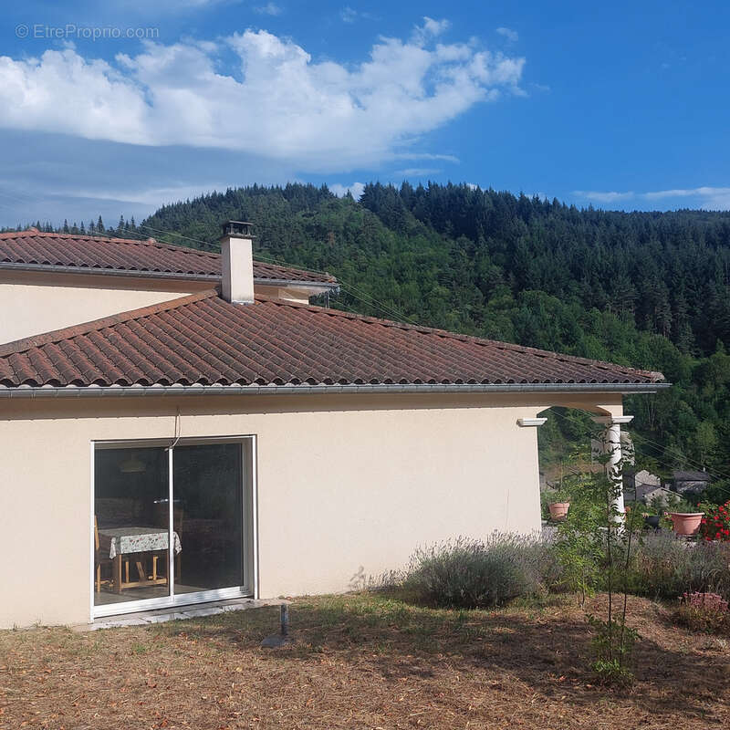 Maison à SAINT-JULIEN-BOUTIERES