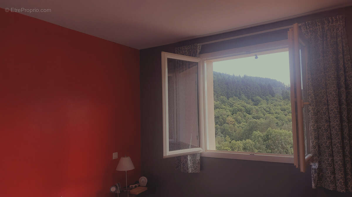 Maison à SAINT-JULIEN-BOUTIERES