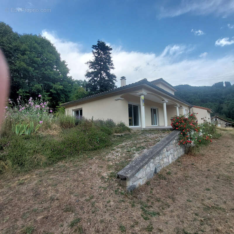 Maison à SAINT-JULIEN-BOUTIERES