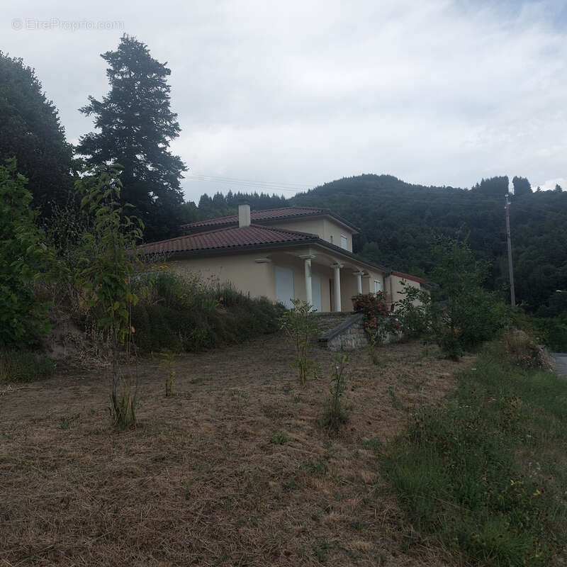 Maison à SAINT-JULIEN-BOUTIERES