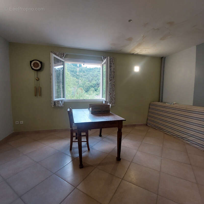 Maison à SAINT-JULIEN-BOUTIERES