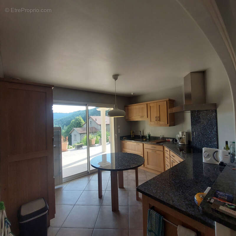 Maison à SAINT-JULIEN-BOUTIERES