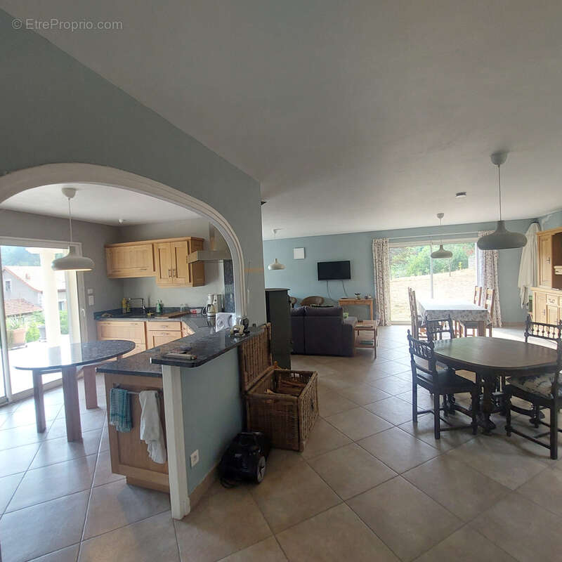 Maison à SAINT-JULIEN-BOUTIERES