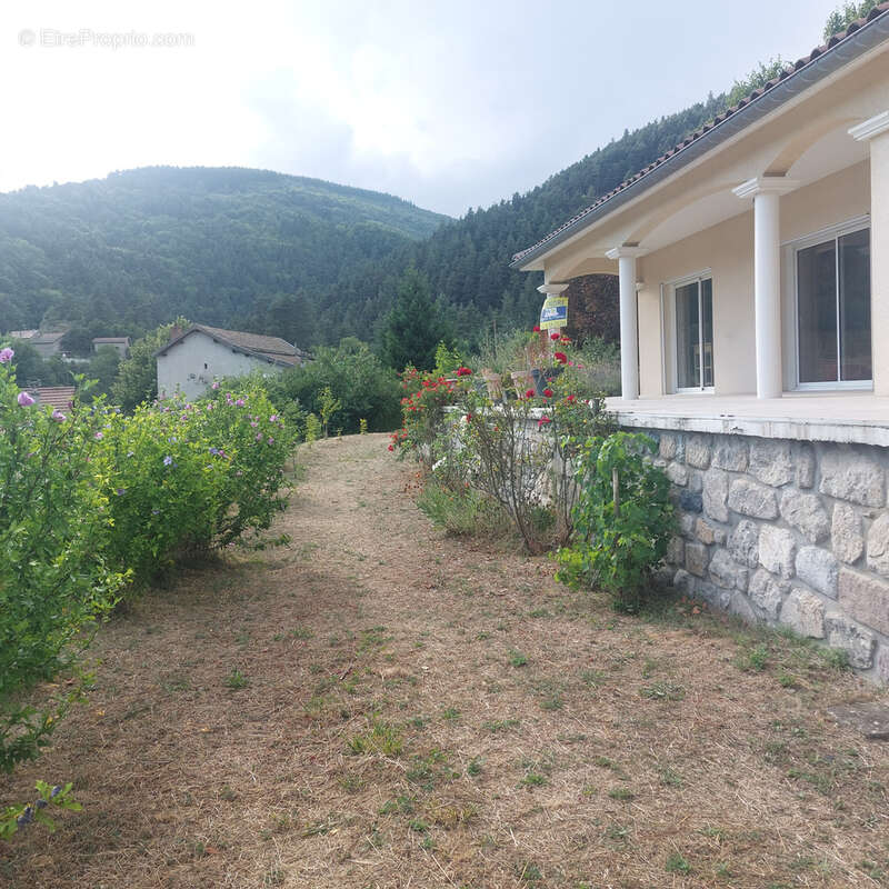 Maison à SAINT-JULIEN-BOUTIERES