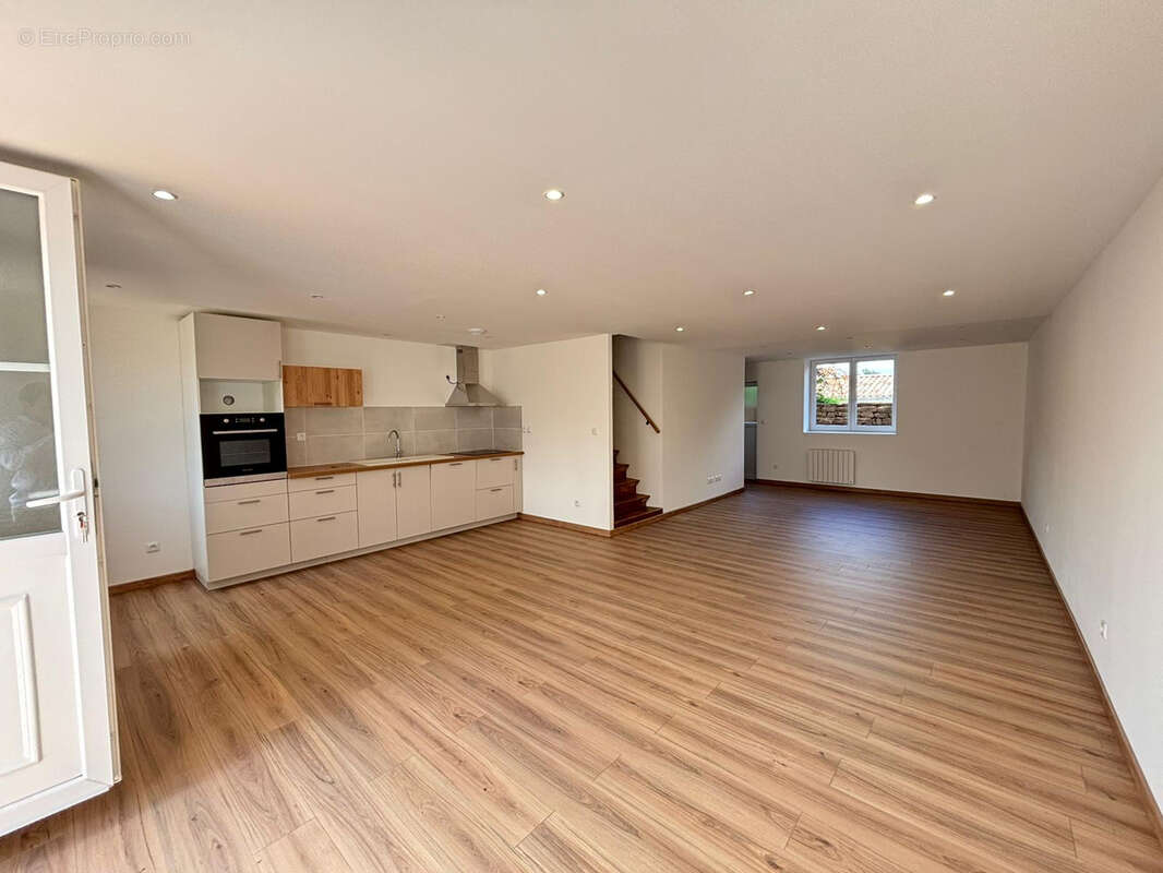 Maison à PONT-DE-VAUX