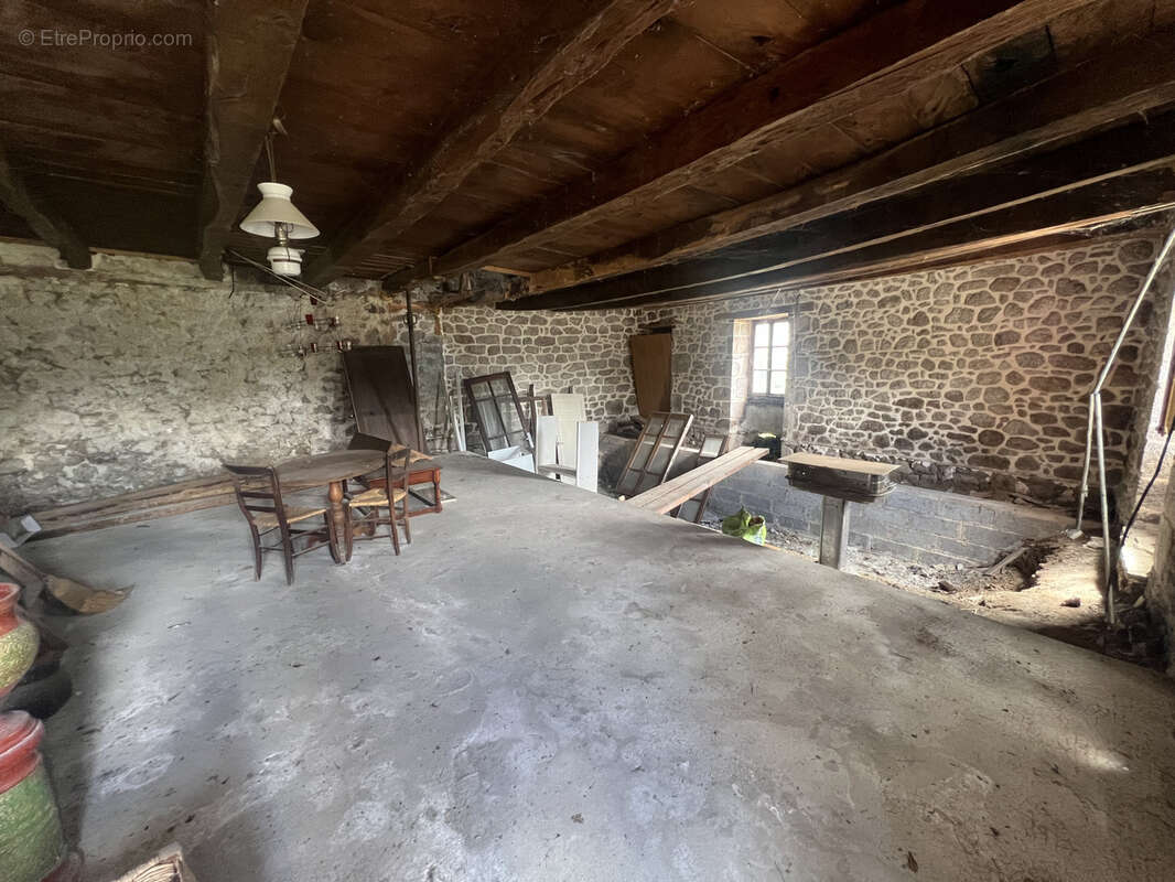 Maison à MOUSTIER-VENTADOUR