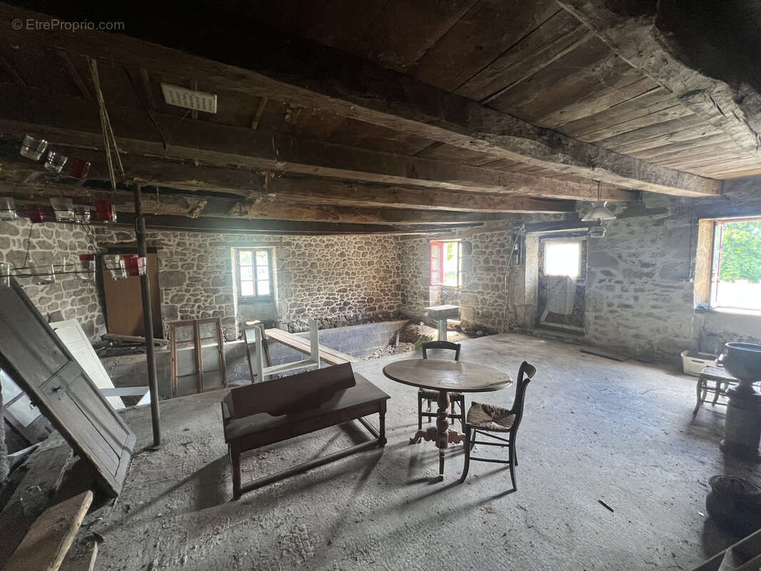 Maison à MOUSTIER-VENTADOUR