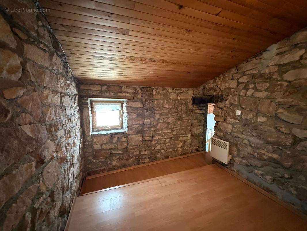 Maison à LABLACHERE